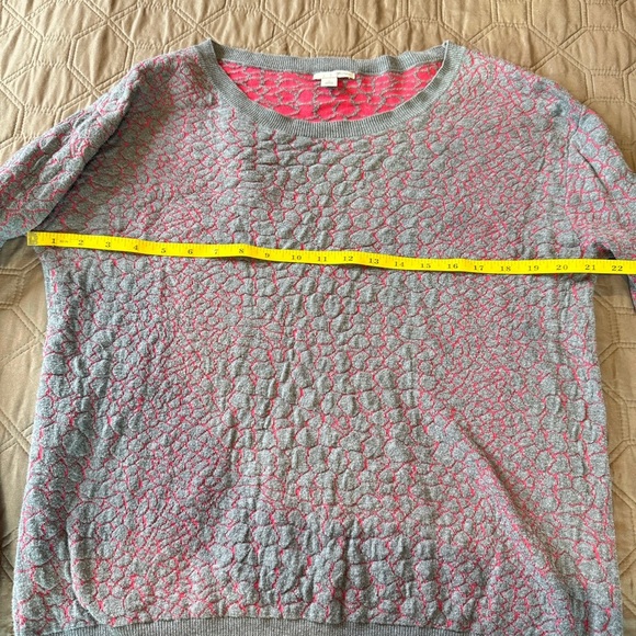 Halogen Women’s Medium Gray Hot Pink Crew Neck Animal Print Pullover Sweater - Picture 8 of 9